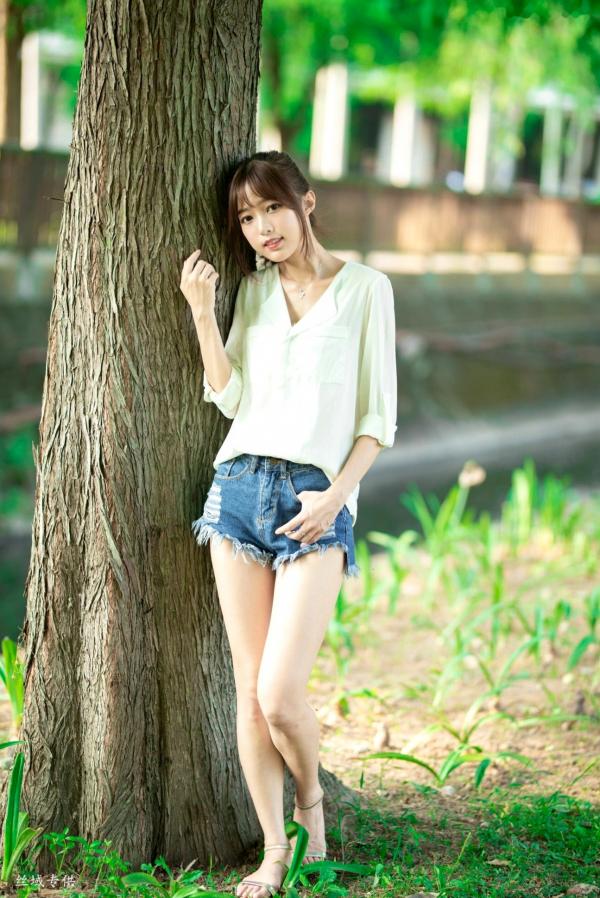    台湾正妹Lady憶憶/彭丽嘉《士林官邸》户外写真，优雅红裙清纯气质女神清新街拍第61张图片