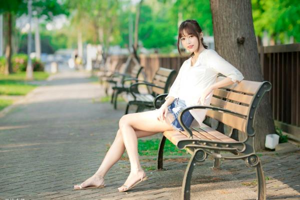    台湾正妹Lady憶憶/彭丽嘉《士林官邸》户外写真，优雅红裙清纯气质女神清新街拍第63张图片