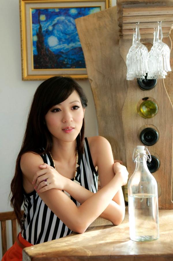    台湾正妹陈韦蓉校园街拍写真集，清新舒适秋日穿搭，甜美温柔气质女神户外随拍第6张图片