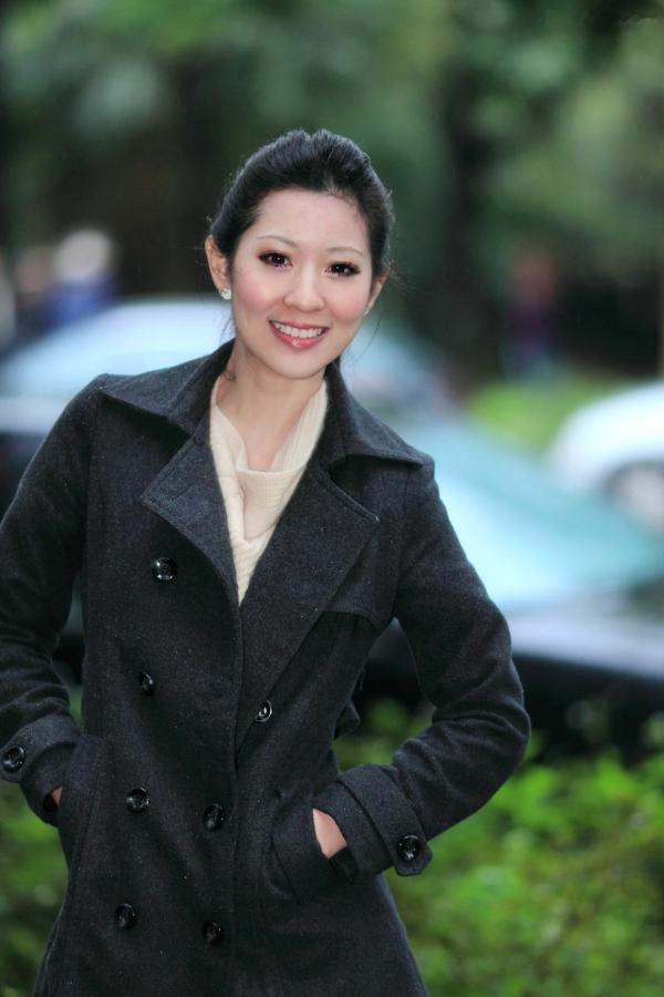    台湾正妹陈韦蓉校园街拍写真集，清新舒适秋日穿搭，甜美温柔气质女神户外随拍第39张图片