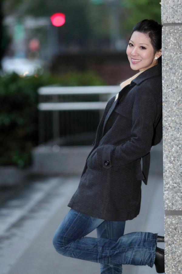    台湾正妹陈韦蓉校园街拍写真集，清新舒适秋日穿搭，甜美温柔气质女神户外随拍第41张图片