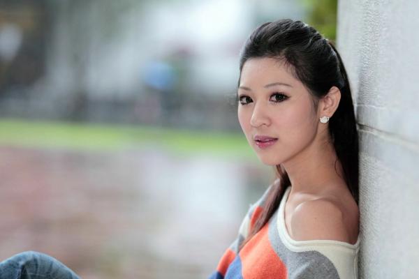   台湾正妹陈韦蓉校园街拍写真集，清新舒适秋日穿搭，甜美温柔气质女神户外随拍第48张图片
