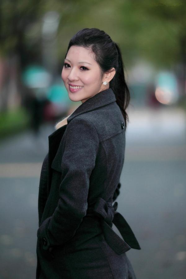    台湾正妹陈韦蓉校园街拍写真集，清新舒适秋日穿搭，甜美温柔气质女神户外随拍第59张图片
