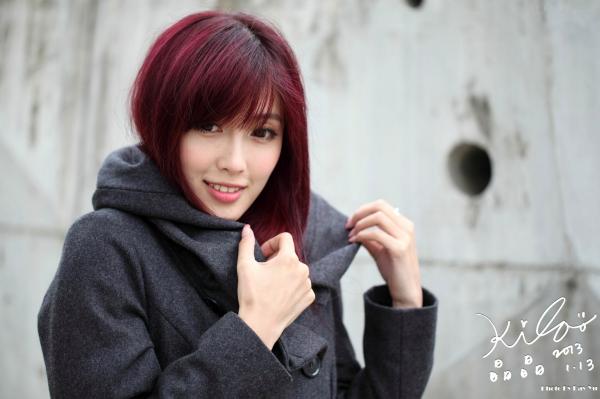    台湾正妹Kila晶晶冬季户外街拍系列：红发冷艳造型，大衣搭配长靴尽显迷人长腿气质第54张图片