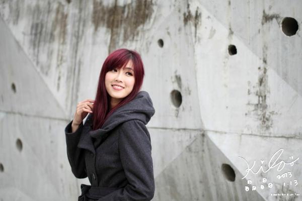    台湾正妹Kila晶晶冬季户外街拍系列：红发冷艳造型，大衣搭配长靴尽显迷人长腿气质第112张图片