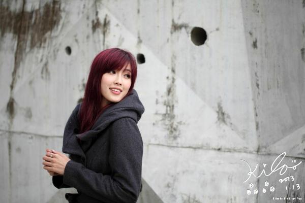    台湾正妹Kila晶晶冬季户外街拍系列：红发冷艳造型，大衣搭配长靴尽显迷人长腿气质第114张图片