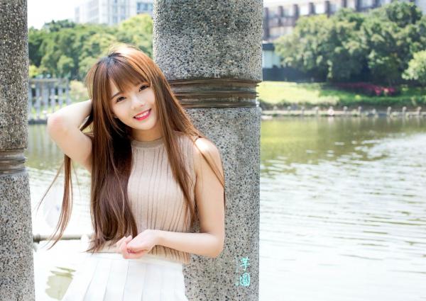    台湾正妹MD芋圆户外街拍美图集，清新气质女神展现多变时尚穿搭，尽显治愈系魅力第3张图片