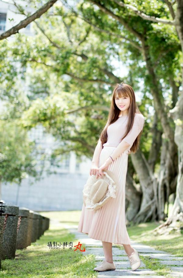    台湾正妹MD芋圆户外街拍美图集，清新气质女神展现多变时尚穿搭，尽显治愈系魅力第5张图片