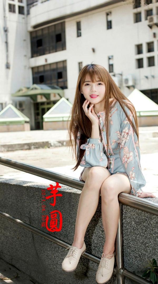    台湾正妹MD芋圆户外街拍美图集，清新气质女神展现多变时尚穿搭，尽显治愈系魅力第8张图片