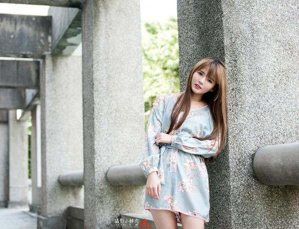    台湾正妹MD芋圆户外街拍美图集，清新气质女神展现多变时尚穿搭，尽显治愈系魅力第12张图片