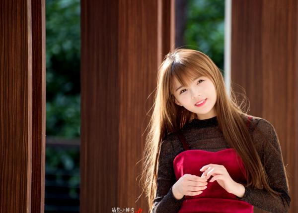   台湾正妹MD芋圆户外街拍美图集，清新气质女神展现多变时尚穿搭，尽显治愈系魅力第26张图片