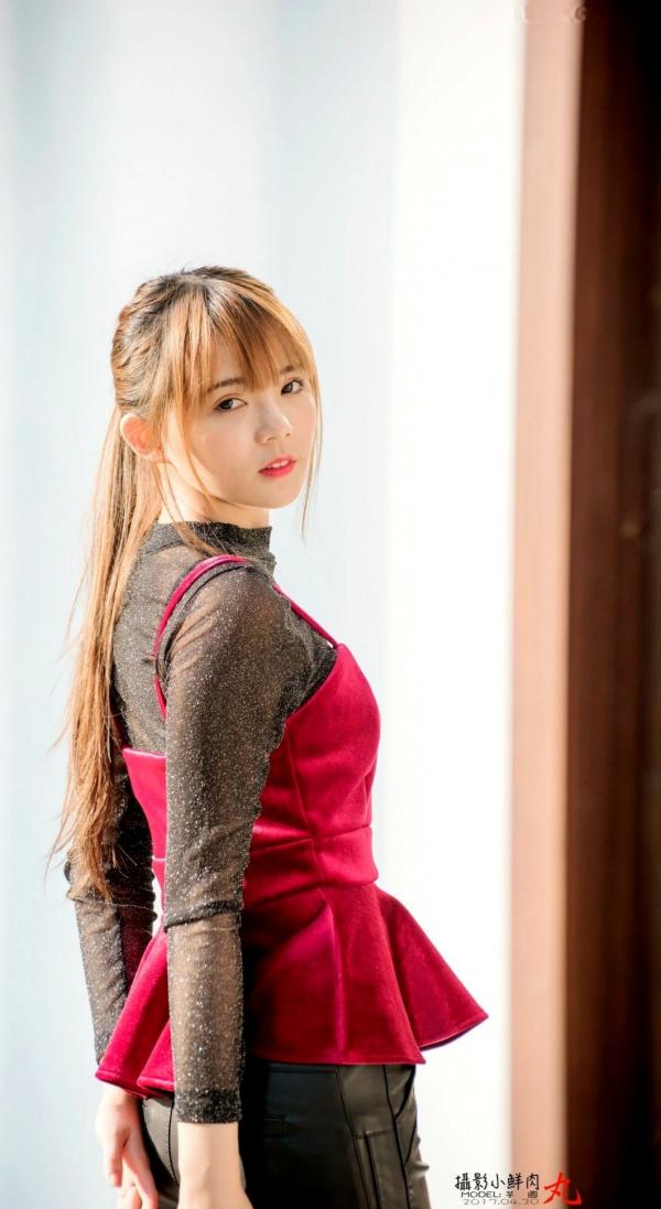    台湾正妹MD芋圆户外街拍美图集，清新气质女神展现多变时尚穿搭，尽显治愈系魅力第29张图片