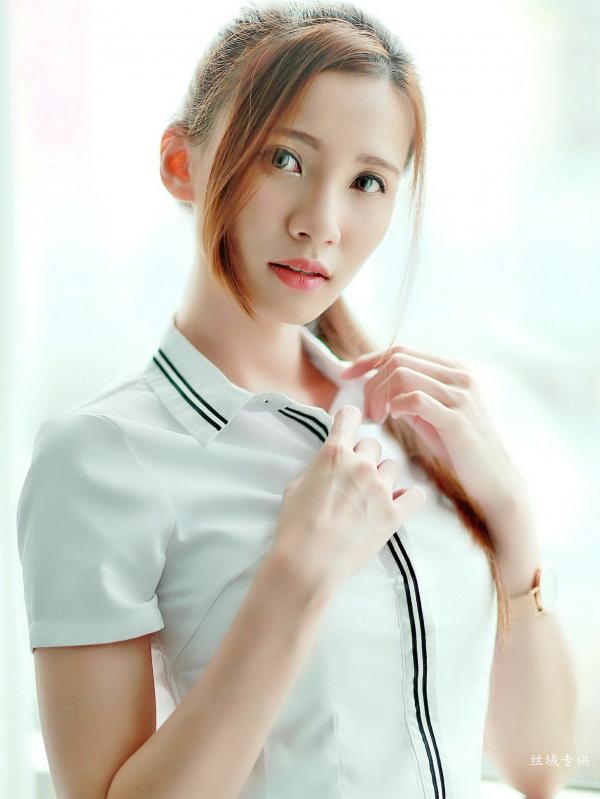    台湾正妹Candice蔡譯心室内家居私房写真，居家运动风展现骨感美腿与玲珑曲线第87张图片