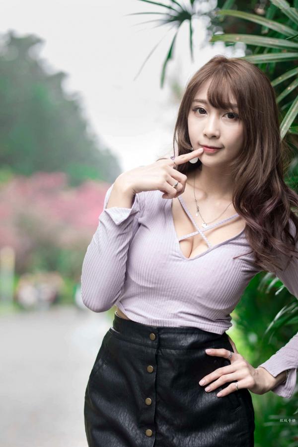    台湾正妹陈奕洁《中正纪念堂》花海户外私房写真，清新甜美气质名媛街拍套图第36张图片