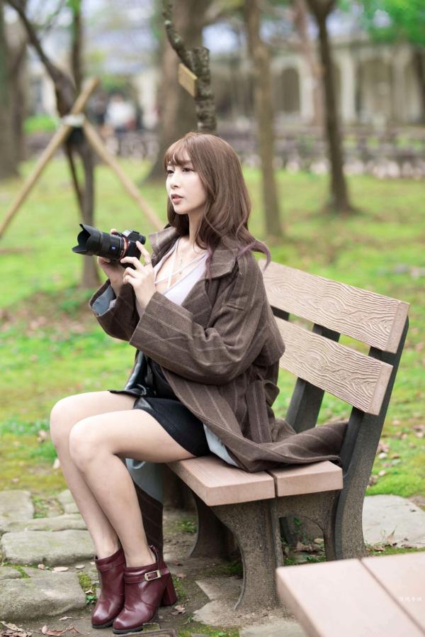    台湾正妹陈奕洁《中正纪念堂》花海户外私房写真，清新甜美气质名媛街拍套图第44张图片