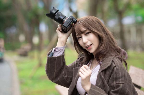    台湾正妹陈奕洁《中正纪念堂》花海户外私房写真，清新甜美气质名媛街拍套图第48张图片