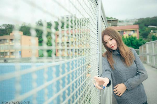    台湾正妹Winnie小雪：清新户外街拍写真，持吉他展现修长美腿，打造文艺自然范儿[52P]第2张图片