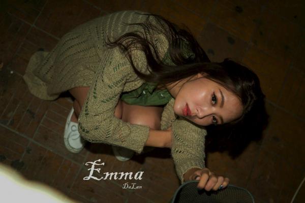    台湾正妹Emma江雨恩街拍写真，《西藏路+南機場公寓》城市氛围感清新女神生活私房照第18张图片
