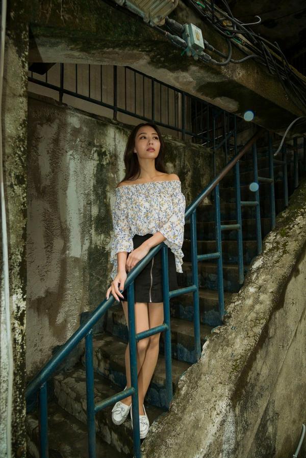    台湾正妹Emma江雨恩街拍写真，《西藏路+南機場公寓》城市氛围感清新女神生活私房照第26张图片