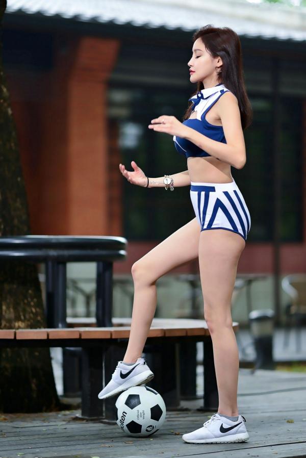    台湾正妹詹艾葳Avril客家文物馆户外写真，化身性感足球宝贝，尽显运动活力与曼妙身材诱惑[83P]第52张图片