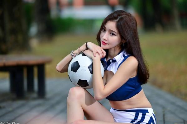    台湾正妹詹艾葳Avril客家文物馆户外写真，化身性感足球宝贝，尽显运动活力与曼妙身材诱惑[83P]第83张图片
