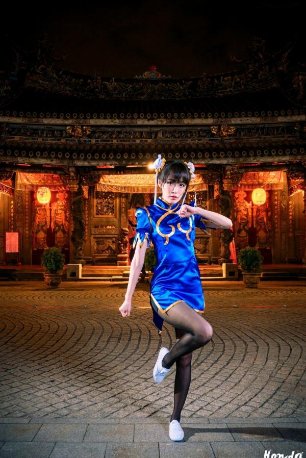    台湾正妹妙妙《春丽秀》写真集，古风寺庙背景下的街霸经典格斗角色扮演Cosplay第1张图片