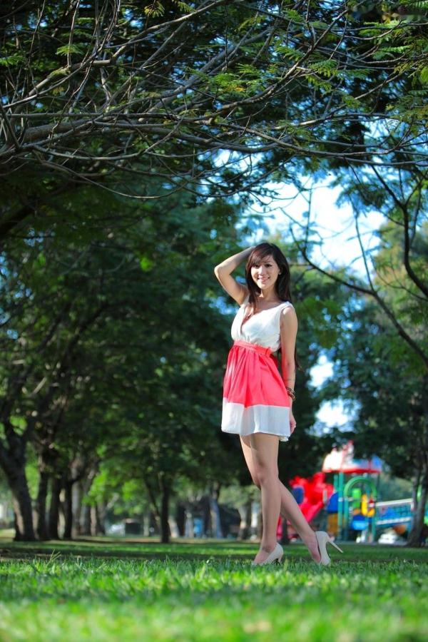    台湾正妹陈韦蓉/韩雨洁户外清新写真：绿荫公园里的治愈系微笑与甜美风情（98P）第32张图片