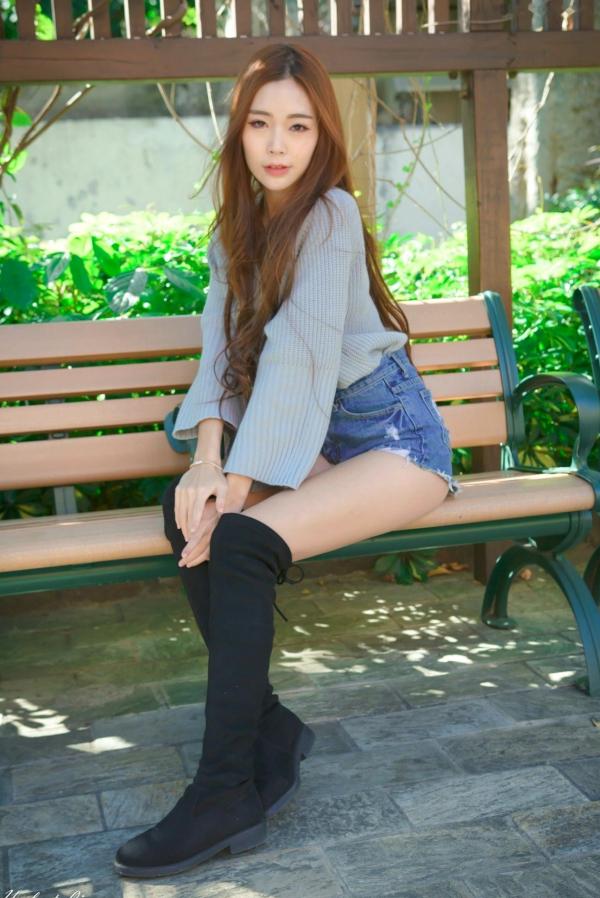    台湾正妹黄上晏Rubis古亭站街拍写真，清新毛衣搭配热裤尽显修长美腿，都市邻家风情第62张图片