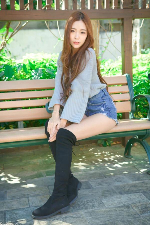    台湾正妹黄上晏Rubis古亭站街拍写真，清新毛衣搭配热裤尽显修长美腿，都市邻家风情第70张图片