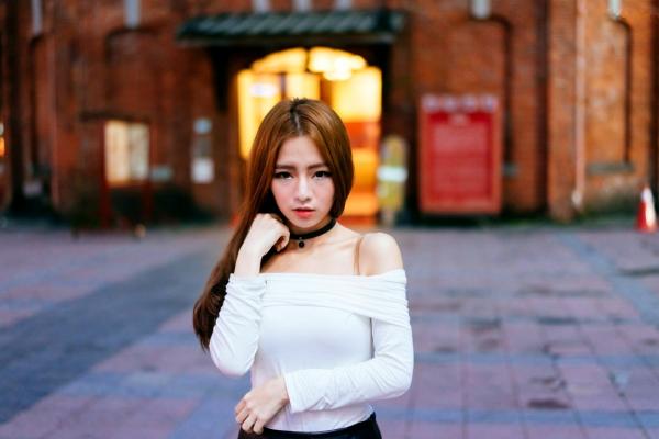    台湾正妹 Dora周盈欣 时尚都市街拍夜景写真 黑色皮裙黑丝诱惑 [99P]第5张图片