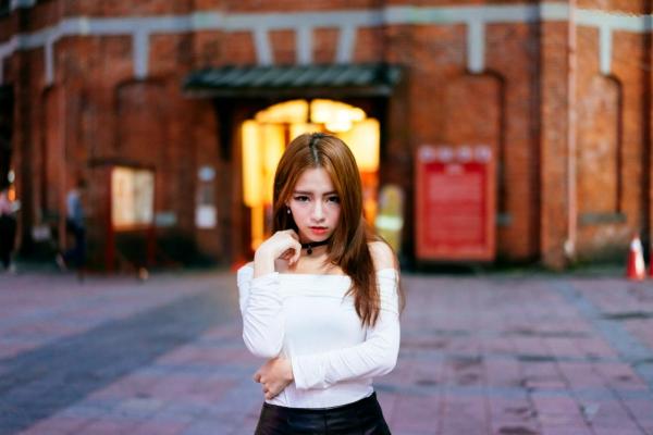    台湾正妹 Dora周盈欣 时尚都市街拍夜景写真 黑色皮裙黑丝诱惑 [99P]第6张图片