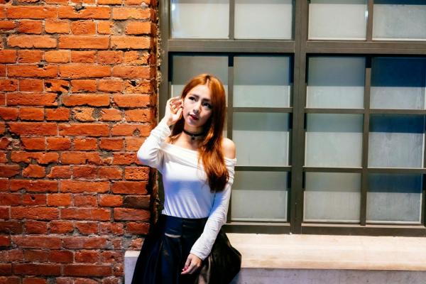    台湾正妹 Dora周盈欣 时尚都市街拍夜景写真 黑色皮裙黑丝诱惑 [99P]第16张图片