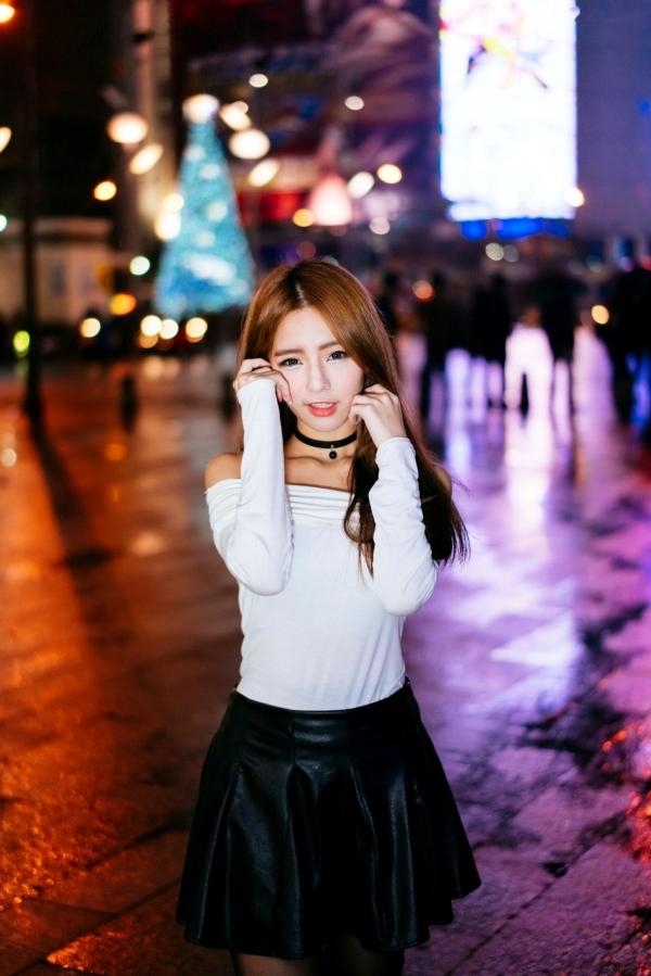    台湾正妹 Dora周盈欣 时尚都市街拍夜景写真 黑色皮裙黑丝诱惑 [99P]第43张图片