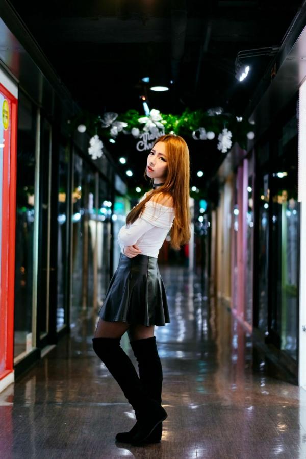   台湾正妹 Dora周盈欣 时尚都市街拍夜景写真 黑色皮裙黑丝诱惑 [99P]第50张图片