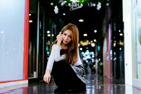    台湾正妹 Dora周盈欣 时尚都市街拍夜景写真 黑色皮裙黑丝诱惑 [99P]第52张图片