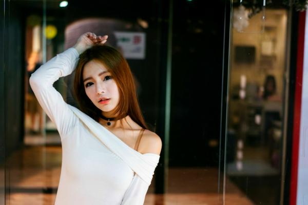    台湾正妹 Dora周盈欣 时尚都市街拍夜景写真 黑色皮裙黑丝诱惑 [99P]第56张图片