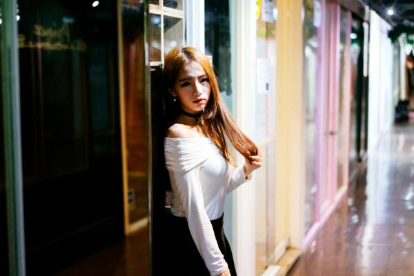    台湾正妹 Dora周盈欣 时尚都市街拍夜景写真 黑色皮裙黑丝诱惑 [99P]第58张图片