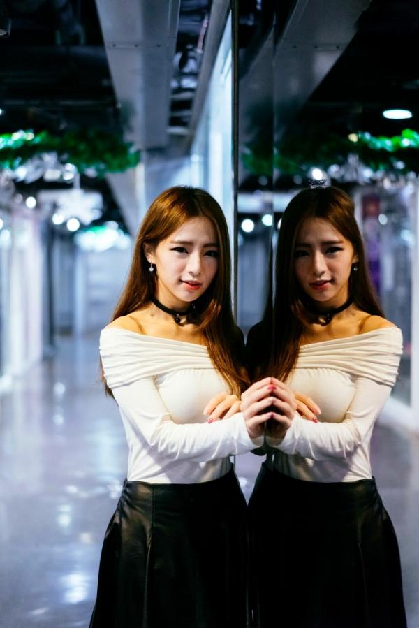    台湾正妹 Dora周盈欣 时尚都市街拍夜景写真 黑色皮裙黑丝诱惑 [99P]第59张图片