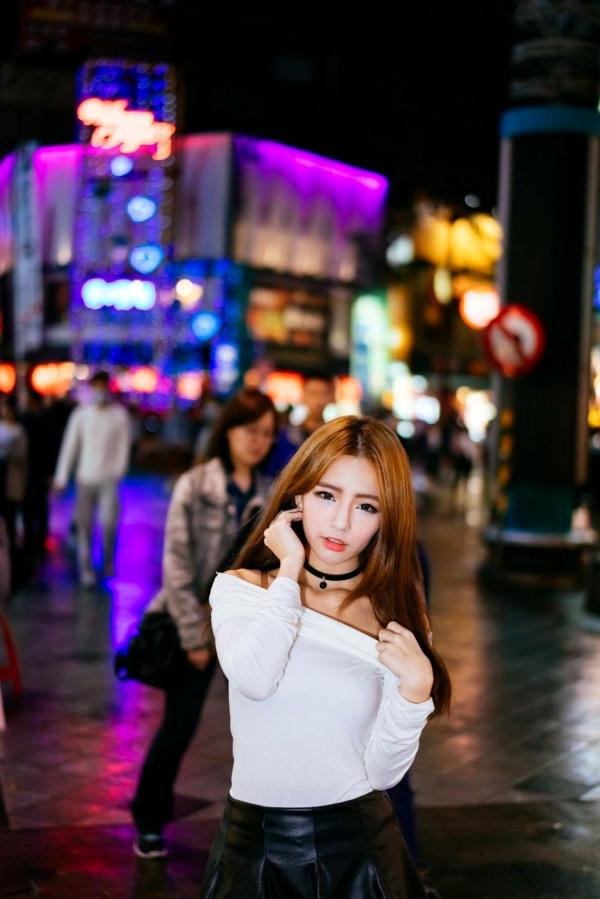    台湾正妹 Dora周盈欣 时尚都市街拍夜景写真 黑色皮裙黑丝诱惑 [99P]第64张图片