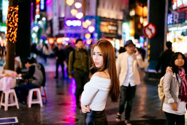    台湾正妹 Dora周盈欣 时尚都市街拍夜景写真 黑色皮裙黑丝诱惑 [99P]第68张图片