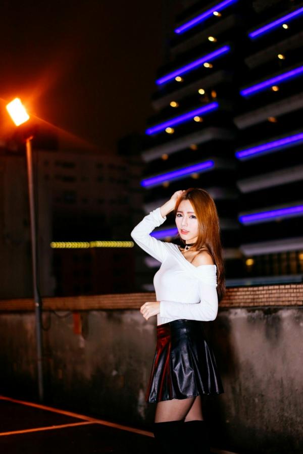    台湾正妹 Dora周盈欣 时尚都市街拍夜景写真 黑色皮裙黑丝诱惑 [99P]第71张图片