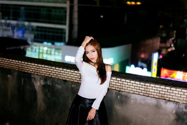    台湾正妹 Dora周盈欣 时尚都市街拍夜景写真 黑色皮裙黑丝诱惑 [99P]第75张图片