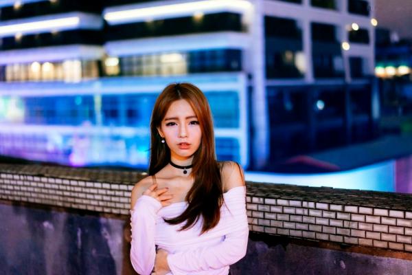    台湾正妹 Dora周盈欣 时尚都市街拍夜景写真 黑色皮裙黑丝诱惑 [99P]第80张图片