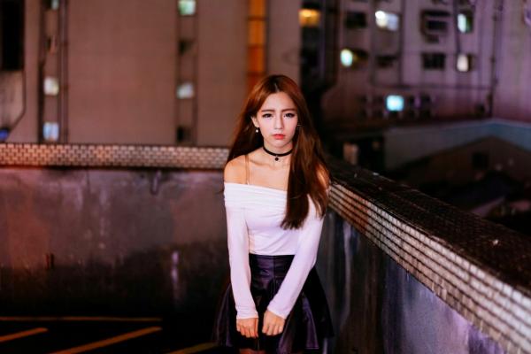    台湾正妹 Dora周盈欣 时尚都市街拍夜景写真 黑色皮裙黑丝诱惑 [99P]第81张图片