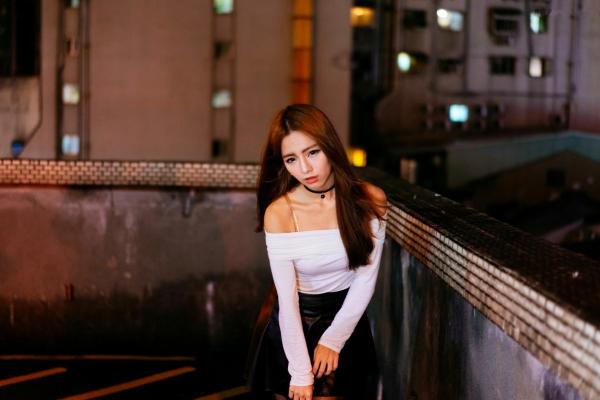    台湾正妹 Dora周盈欣 时尚都市街拍夜景写真 黑色皮裙黑丝诱惑 [99P]第82张图片