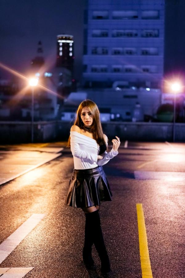    台湾正妹 Dora周盈欣 时尚都市街拍夜景写真 黑色皮裙黑丝诱惑 [99P]第88张图片