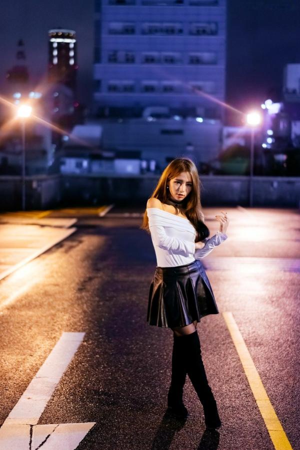    台湾正妹 Dora周盈欣 时尚都市街拍夜景写真 黑色皮裙黑丝诱惑 [99P]第89张图片