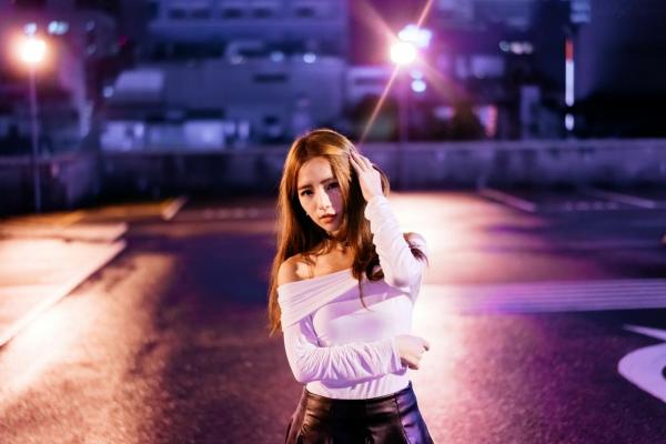    台湾正妹 Dora周盈欣 时尚都市街拍夜景写真 黑色皮裙黑丝诱惑 [99P]第90张图片