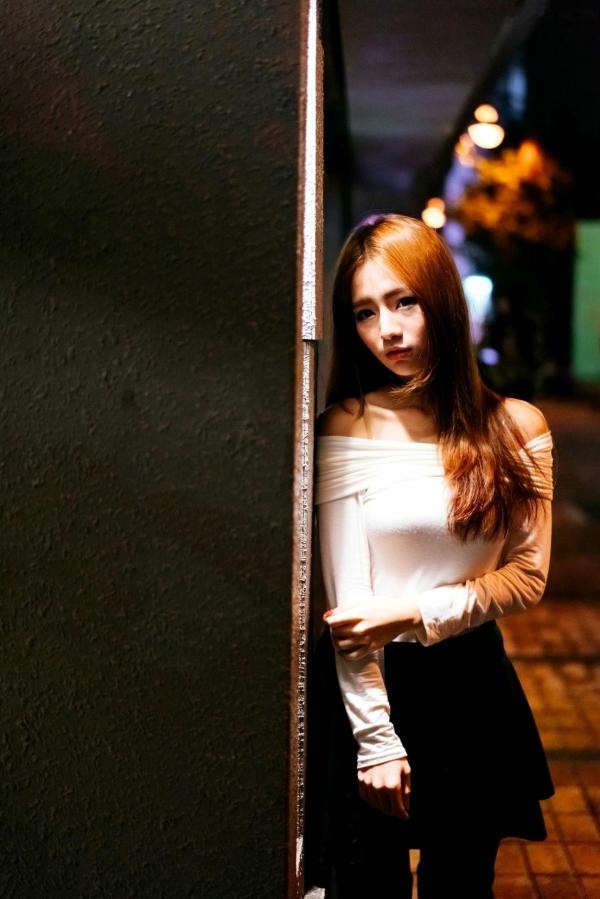    台湾正妹 Dora周盈欣 时尚都市街拍夜景写真 黑色皮裙黑丝诱惑 [99P]第98张图片