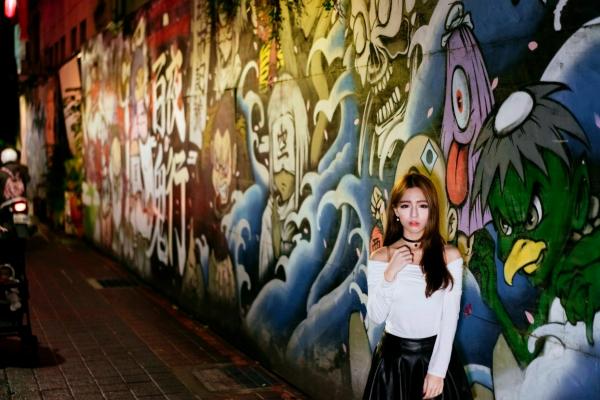    台湾正妹 Dora周盈欣 时尚都市街拍夜景写真 黑色皮裙黑丝诱惑 [99P]第99张图片